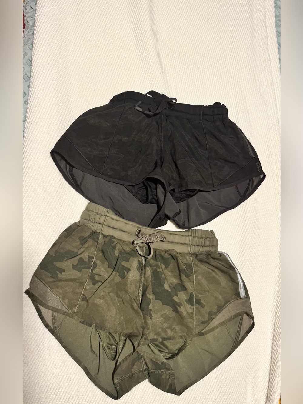 Excellent condition Lululemon Hotty Hot LR Shorts in Camo. Size 2